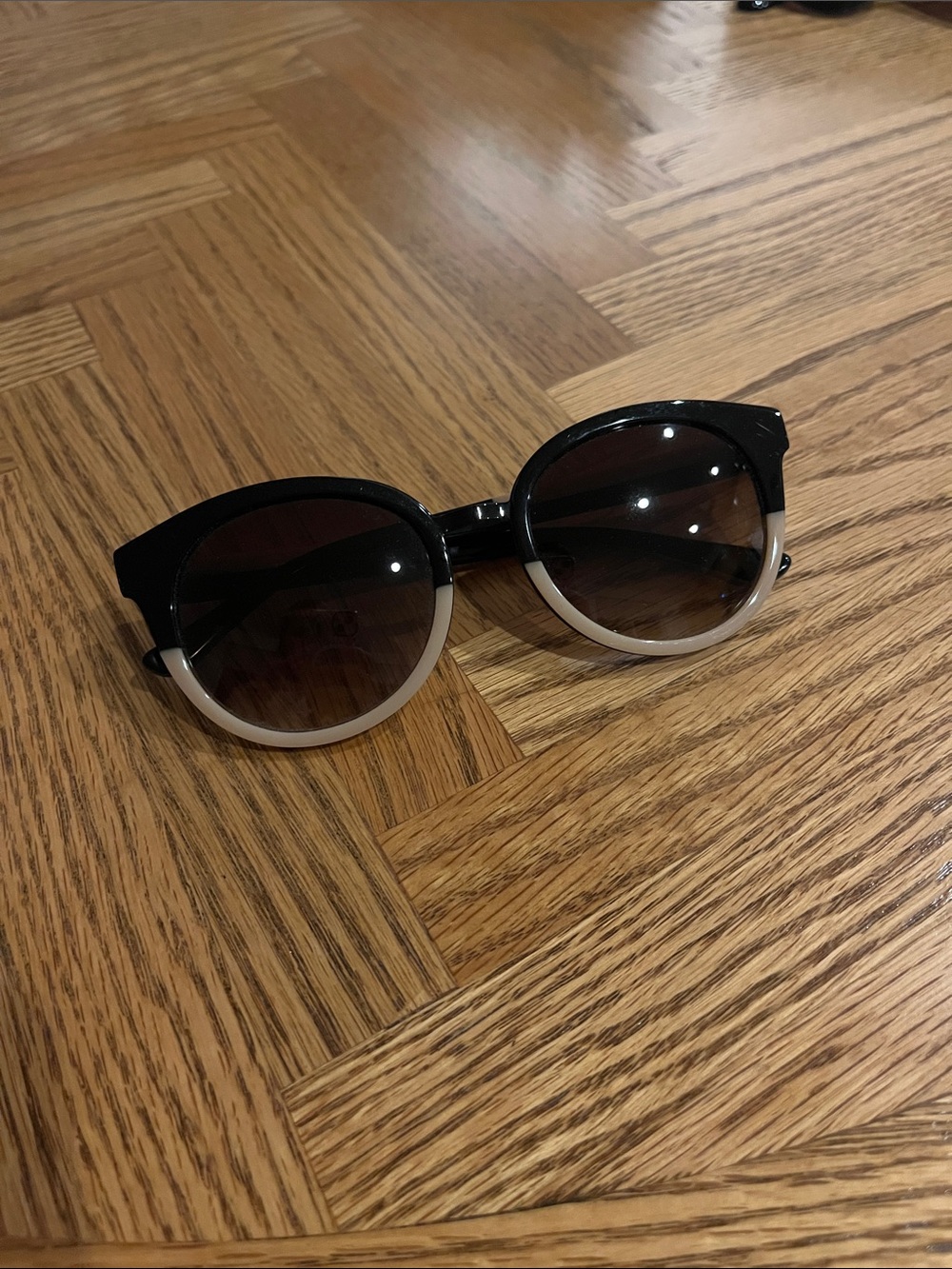 Tory Burch Black and Tan Round Sunglasses